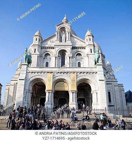 Crowd of People gather at the steps of the Basilica to enjoy the view and street performers