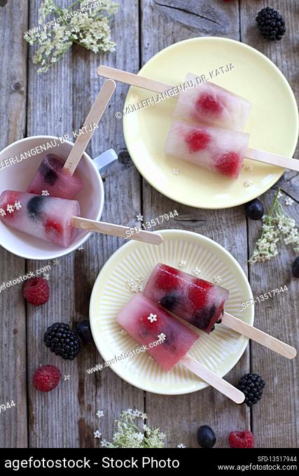 popsicles with elderflowers and fruit