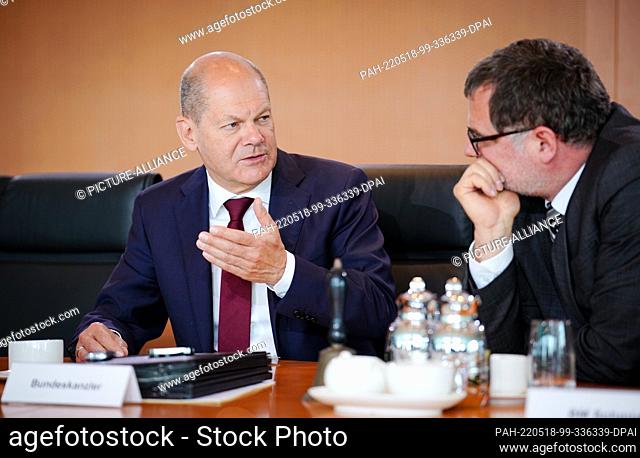 18 May 2022, Berlin: Chancellor Olaf Scholz (l, SPD) and Wolfgang Schmidt (SPD), head of the Chancellor's Office, attend the meeting of the German Cabinet at...