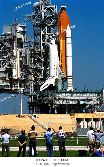 05/14/1997 --- News media representatives watch and record as the Space Shuttle Atlantis in full launch configuration is revealed after the Rotating Service...