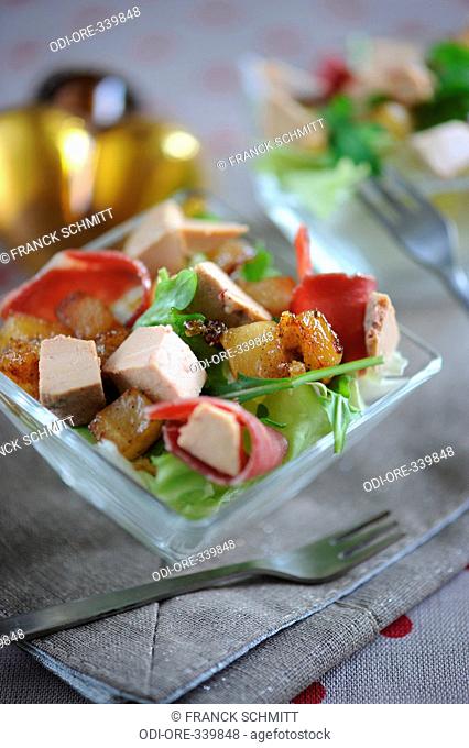 Duck and caramelized apples salad