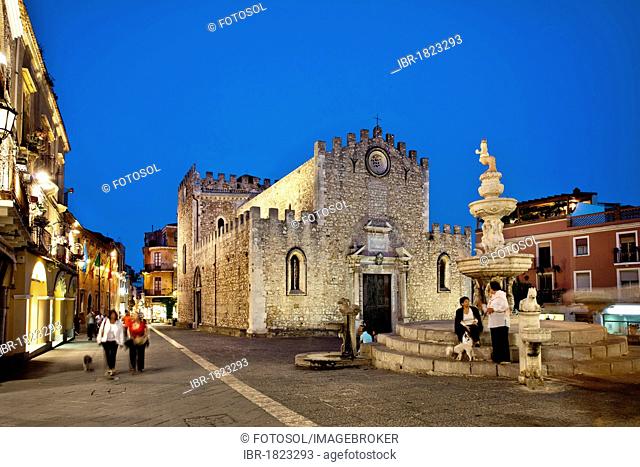 Evening mood, Cathedral, Piazza del Duomo, Taormina, Sicily, Italy, Europe
