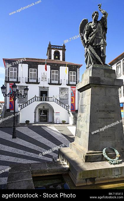 Fountain in the Town Hall Square, Rathausplatz, also Republic Square, behind it the Town Hall, Ponta Delgada, Sao Miguel Island, Azores, Portugal, Europe