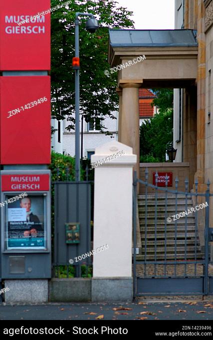 Frankfurt, Deutschland - August 03, 2019: Der Eingang des Museum Giersch einem Ausstellungshaus für regionale Kunst der Goethe Universität am 03