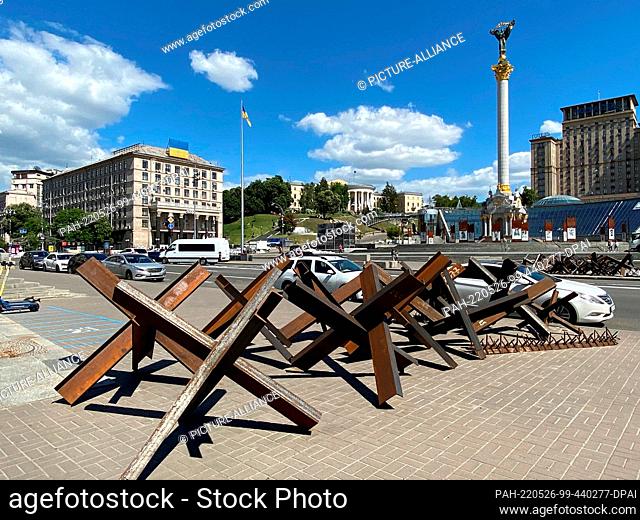 24 May 2022, Ukraine, Kiew: Armored barriers stand in Kiev's Independence Square - Maidan for short. (to dpa ""Kiev rehearses normality again despite deep war...