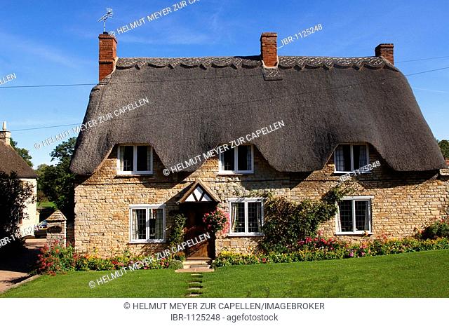 Old thatched English house, Tredington, England, Europe