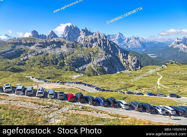 Italy, Veneto, Auronzo di Cadore, Dolomites. Summer tourism in the Tre Cime di Lavaredo area, multitude of cars parked at high altitude near the Auronzo refuge
