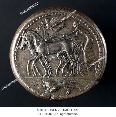 Silver Syracusan decadrachm depicting winged Victory on quadriga, verso. Commemorative coin minted to celebrate the victory of Gelo and the Syracusan troops...