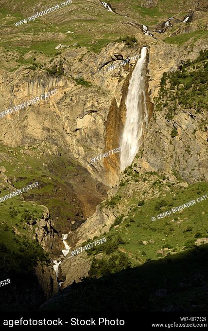 Cinca Waterfall in Pineta Valley (Ordesa and Monte Perdido National Park, Pyrenees, Spain)
