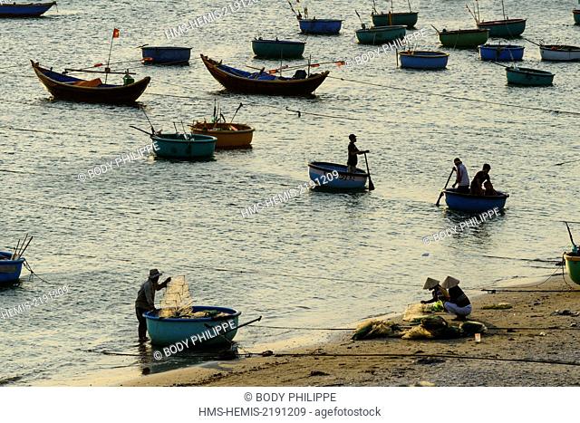 Vietnam, Mui Ne, fishing boats near the beach