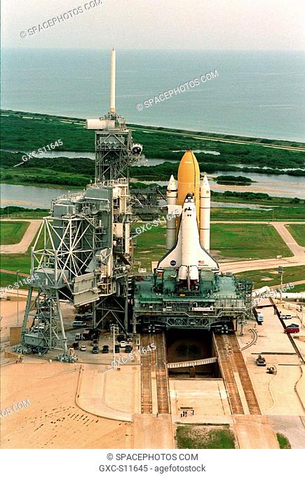 09/21/1998 --- At the end of its 6-hour, 4.2-mile circular trek from the Vehicle Assembly Building, the STS-95 Space Shuttle Discovery sits on the Mobile Launch...