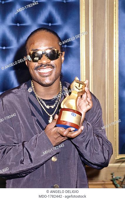 American singer-songwriter and musician Stevie Wonder (Steveland Hardaway Judkins) showing the Telegatto award won on the occasion of the festival Vota la voce