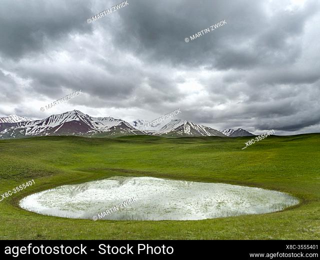 Alaj Valley in front of the Trans-Alay mountain range in the Pamir mountains. Asia, central Asia, Kyrgyzstan