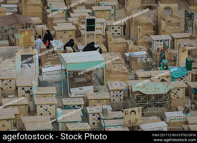 12 November 2020, Iraq, Najaf: A general view of the Wadi al-Salam (Valley of Peace) cemetery in the Shiite holy city of Najaf