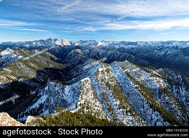 Early winter snowy alpine mountain landscape on a sunny autumn day. View from Säuling over the Ammergau Alps to the Wetterstein with the Zugspitze and the...