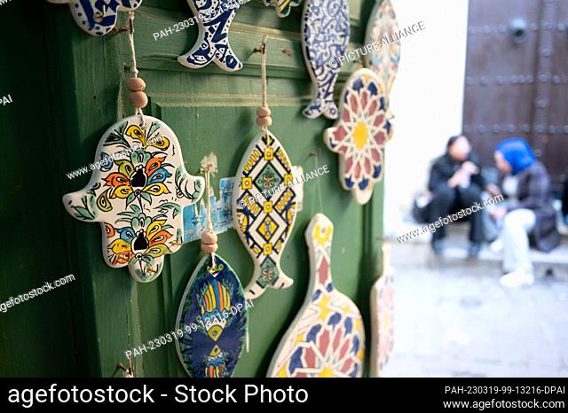 04 March 2023, Tunisia, Tunis: Ceramic pendant in a souk in the medina. Photo: Sebastian Kahnert/dpa. - Tunis/Tunis/Tunisia