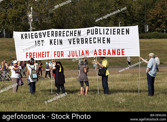 Demo against corona rules on the Rhine meadows, Transparent freedom for Julian Assange, Düsseldorf, North Rhine-Westphalia, Germany, Europe
