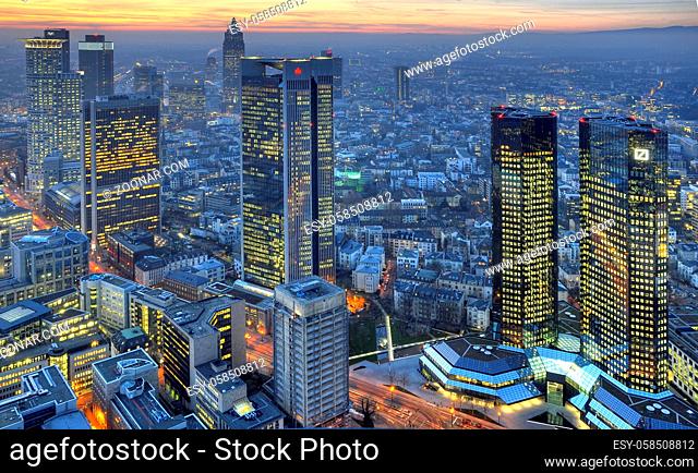 Frankfurt, abends, abend, hochhaus, hochhäuser, city, bank, banken, abendstimmung, stadt, großstadt, skyline, rhein-main-gebiet, hessen, deutschland, brd