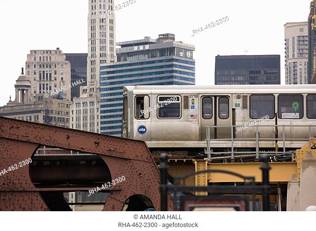 El train on the elevated train system, The Loop, Chicago, Illinois, United States of America, North America