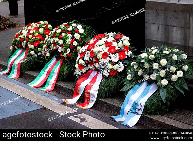 09 November 2023, North Rhine-Westphalia, Duesseldorf: Wreaths are laid in memory of the victims of the pogrom night of November 9