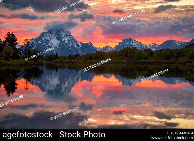 United States, Wyoming, Teton National Park, Sunset over Oxbow Bend in Grand Teton National Park