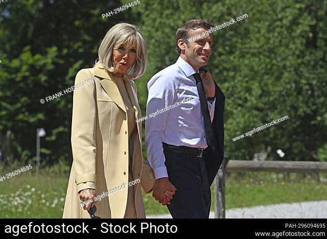 Emmanuel MACRON (President of France) and wife Brigitte (re). Arrival, greeting of the heads of state. 48th G7 Summit 2022 at Schloss Elmau from June 26-28
