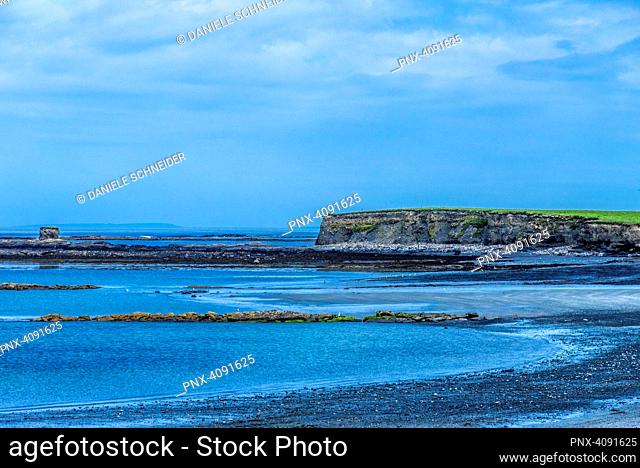 Europe, Republic of Ireland, Clare County, cliffs of the coastline between Quilty and Liscannor