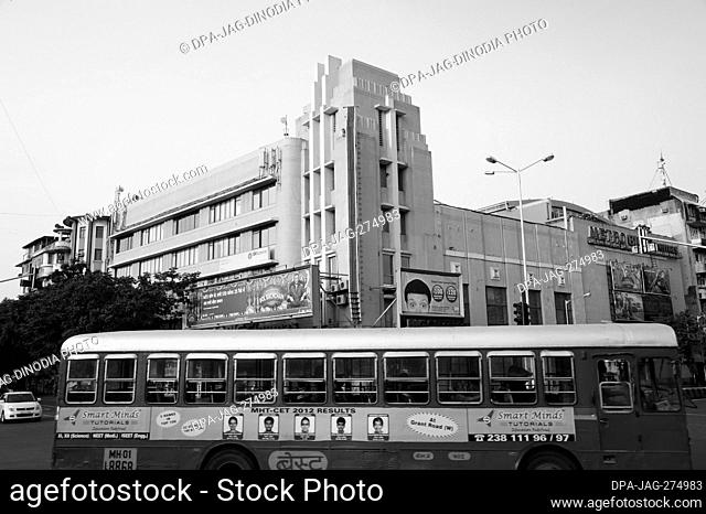 BEST Bus, Metro Cinema Building, Art Deco Movie Theatre, Dhobi Talao, Mumbai, Maharashtra, India, Asia