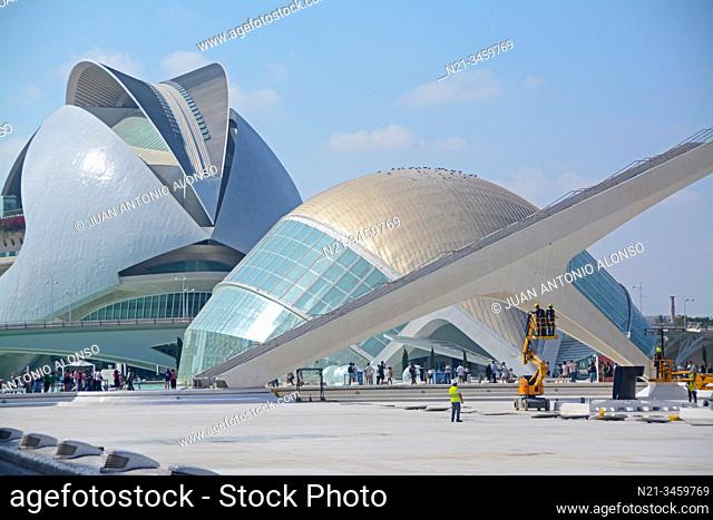 Santiago Calatrava's Hemisferic building and the Palau de Les Arts Reina Sofia. Ciudad de las Artes y las Ciencias, an architectural
