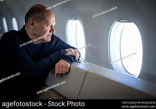 29 April 2022, Nordpol/Berlin: German Chancellor Olaf Scholz (SPD) looks out over the Arctic from the Air Force Airbus A350 on his way back from Tokyo to the...
