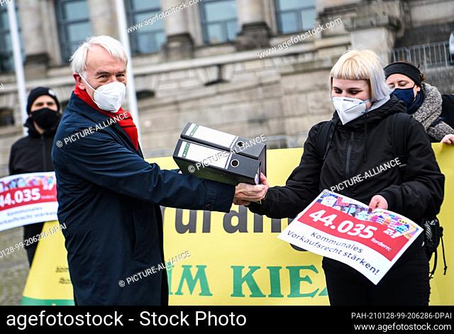 26 January 2021, Berlin: Demonstrators from campact e.V. hand over 44, 000 signatures to Bernhard Daldrup (l), the SPD's spokesperson on building policy