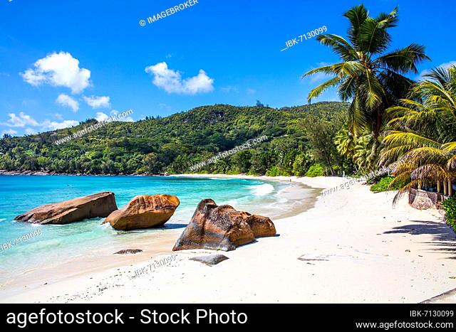 Takamaka beach with granite rocks, Mahè, Seychelles, Mahe, Seychelles, Africa