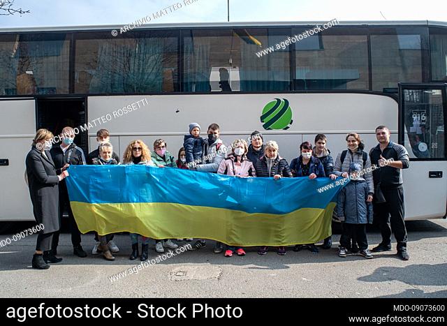 Consulate General of Ukraine. The activity of volunteers to send humanitarian aid to the Ukrainian population. In the photo the volunteers with the drivers...