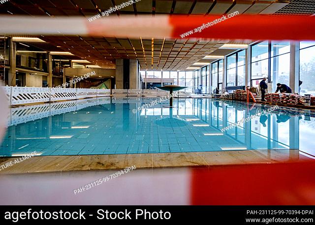 PRODUCTION - 24 November 2023, Hesse, Bad Nauheim: The pool in the indoor swimming pool is filled with water for the leak test