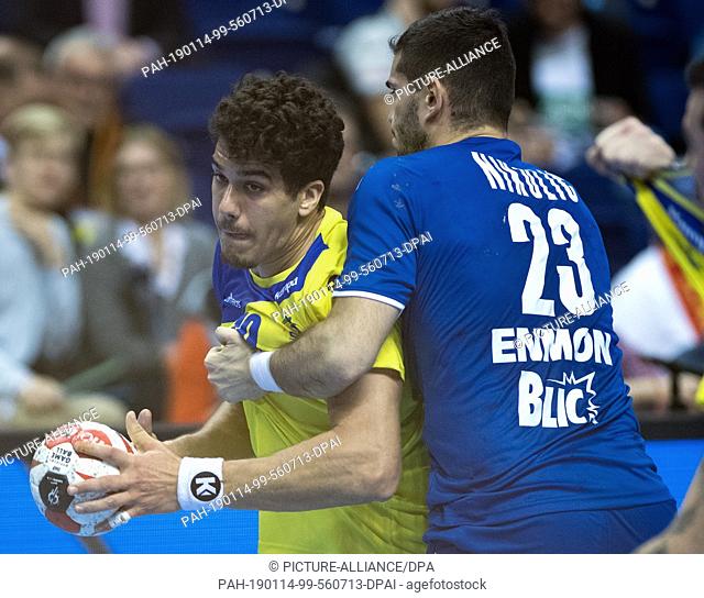 14 January 2019, Berlin: Handball: WM, Serbia - Brazil, preliminary round, group A, 3rd matchday. Brazil's Jose Guilherme Toledo (l) against Serbia's Zoran...