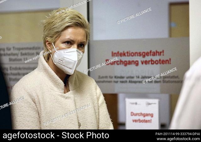 13 November 2020, Mecklenburg-Western Pomerania, Rostock: During her visit to the University Medical Center, Manuela Schwesig (SPD)