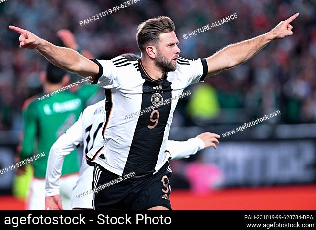 18 October 2023, USA, Philadelphia: Soccer: Internationals, Mexico - Germany, Lincoln Financial Field. Germany's Niclas Füllkrug celebrates his goal to make it...