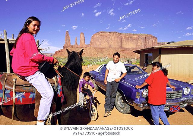 -Usa, Utah, Monument Valley, navajo family