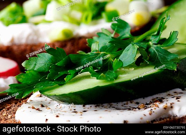 bread with white sauce and cucumber
