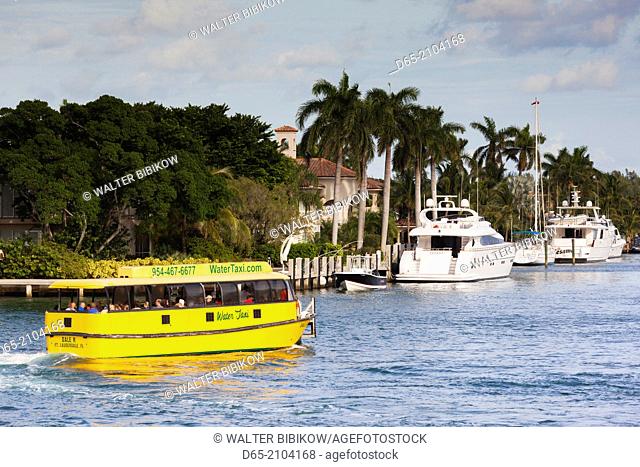 USA, Florida, Fort Lauderdale, Las Olas Riverwalk Area, water taxi