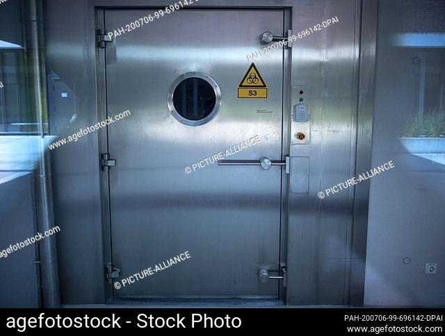 02 July 2020, Mecklenburg-Western Pomerania, Riems: Special airlock doors in front of a security level 3 laboratory in a laboratory building of the...