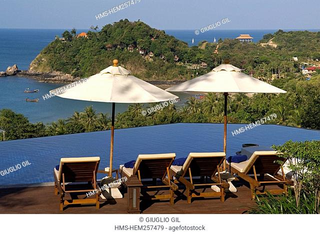 Thailand, Krabi Province, Koh Lanta island, beach and bay seen from the swimming pool of the Pimalai resort hotel