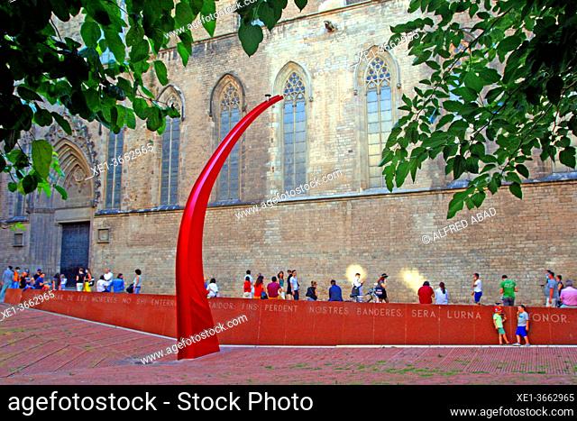 Fossar de les Moreres, square and historical site with the cauldron of the War Memorial next to the Basilica of Santa Maria del Mar, Barcelona, ??Catalonia
