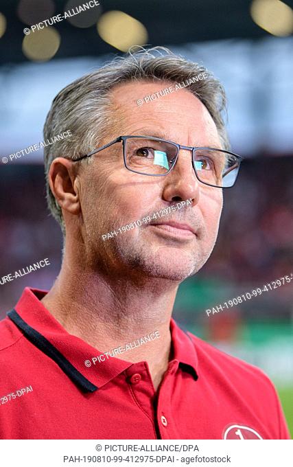 09 August 2019, Bavaria, Ingolstadt: Soccer: DFB Cup, FC Ingolstadt 04 - 1st FC Nuremberg, 1st round at Audi Sportpark. Coach Damir Canadi from Nuremberg is on...
