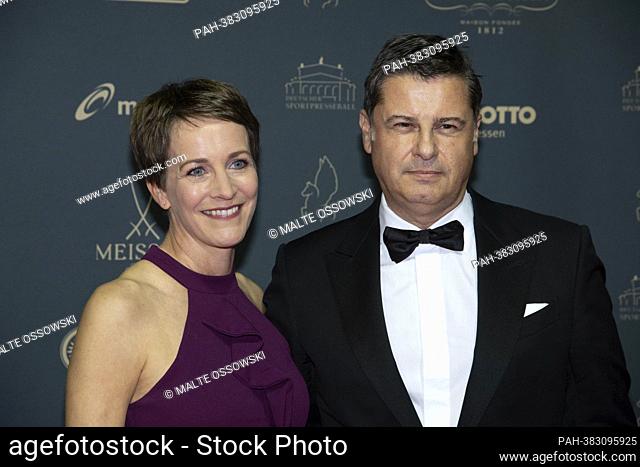 Christian SEIFERT and wife Verena, red carpet, Red Carpet Show, 40th German Sports Press Ball in the Old Opera Frankfurt, November 5th, 2022