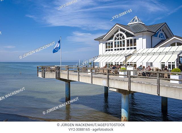 Coast with detail of the pier, Sellin, Rügen, Mecklenburg-Vorpommern, Deutschland, Europe