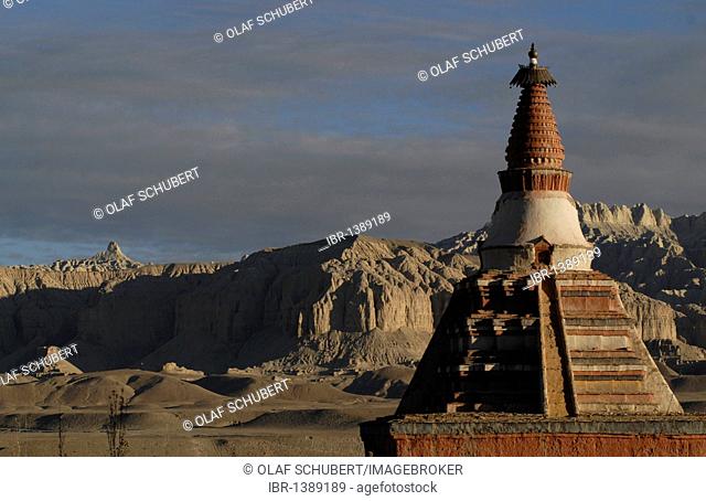 Tibetan stupa near the temple of Toling in the ancient kingdom of Guge, Sutlej Canyon, Ngari province, western Tibet, Tibet, Asia