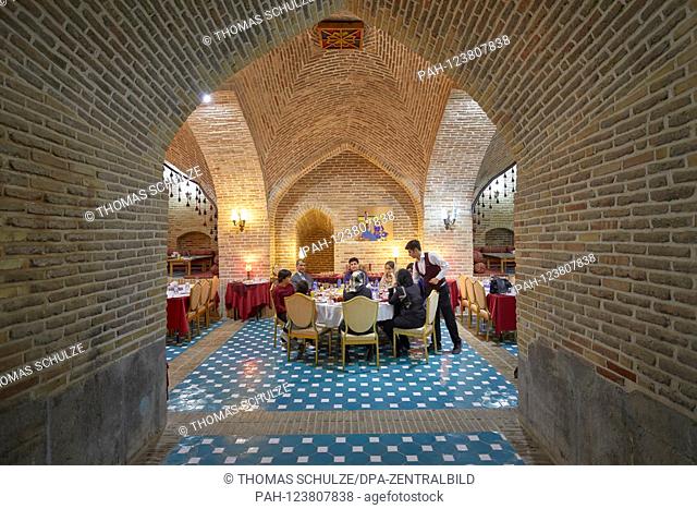 A caravansary, today Hotel Safavid, near Kermanscha at the foot of the Bisotun rocky mountain in Iran, taken on 05.06.2017. | usage worldwide