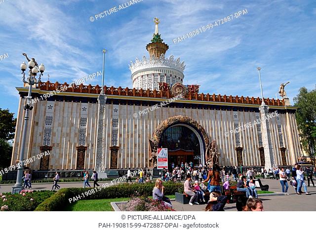 11 August 2019, Russia, Moskau: The early Ukrainian pavilion of the WDNCh complex. This year, the exhibition site of the Russian capital celebrates the 80th...