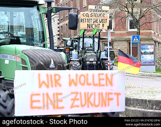 21 December 2023, Baden-Württemberg, Stuttgart: Farmers demonstrate with their tractors in Stuttgart city center in front of the Baden-Württemberg Ministry of...